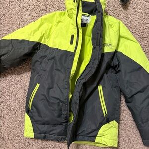 Magellan Outdoors youth L ski Jacket - dark Gray and Yellow